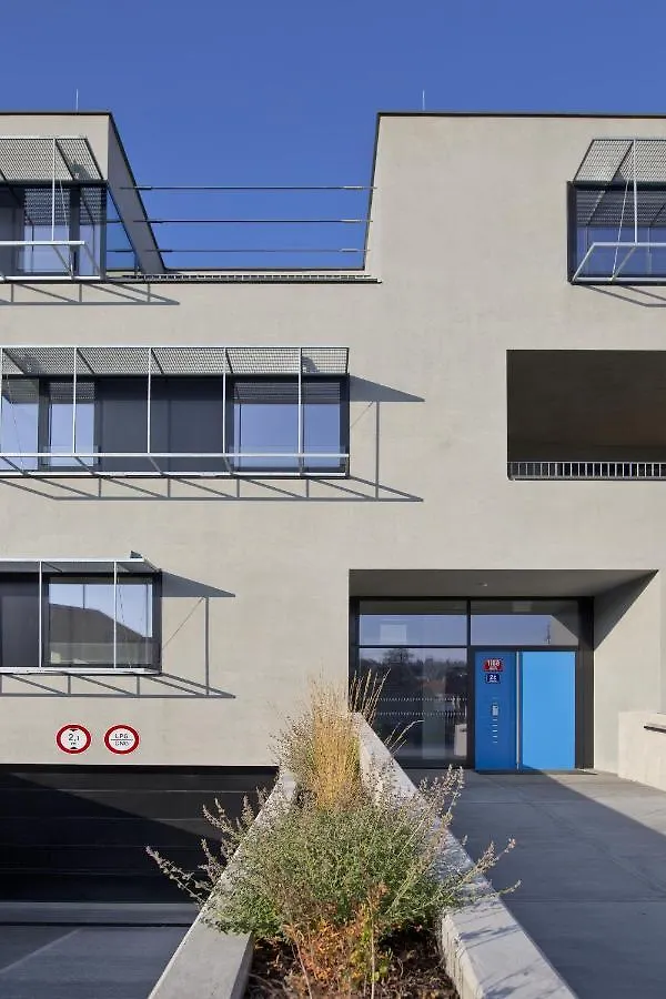 7 Ruzyne Apartments Praga