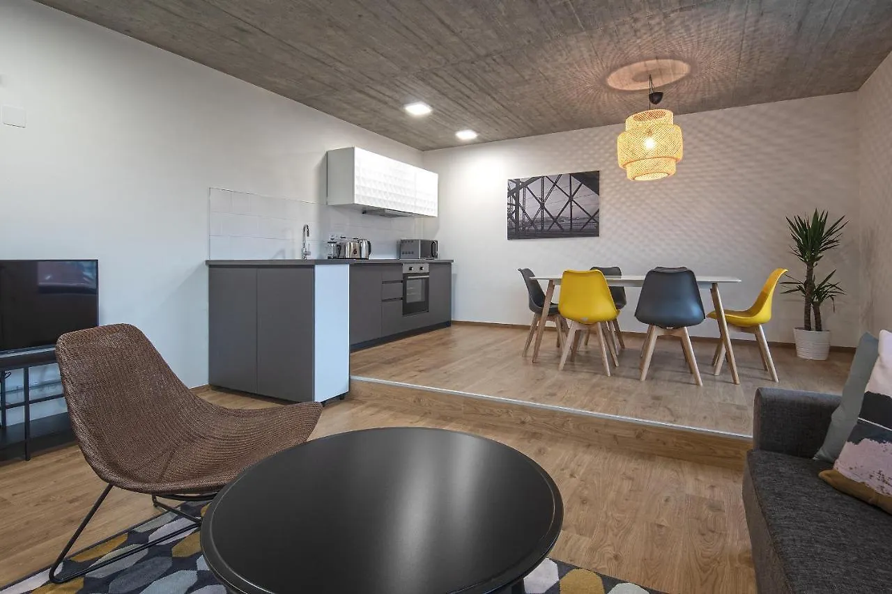 7 Ruzyne Apartments Praga